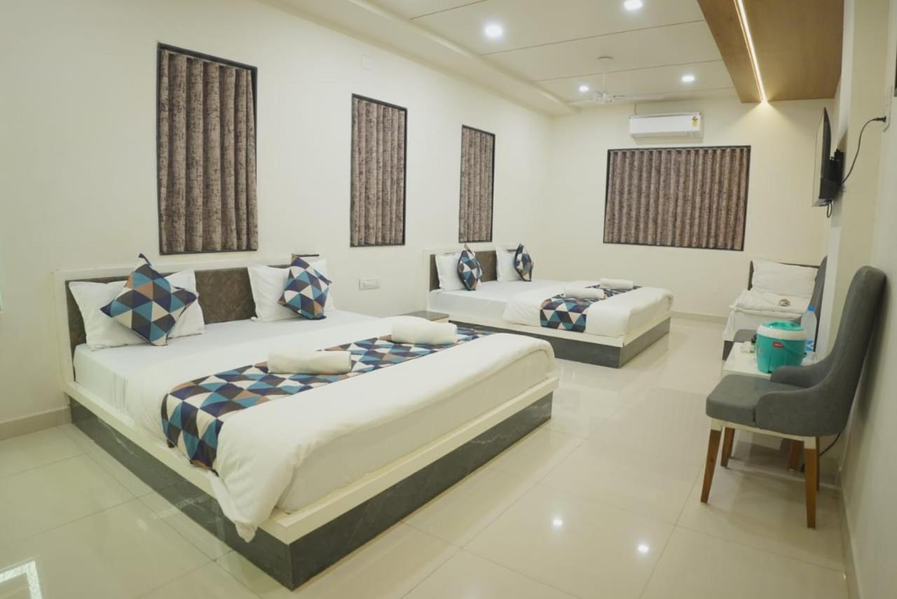 Hotel Ayodhya Virpur Esterno foto